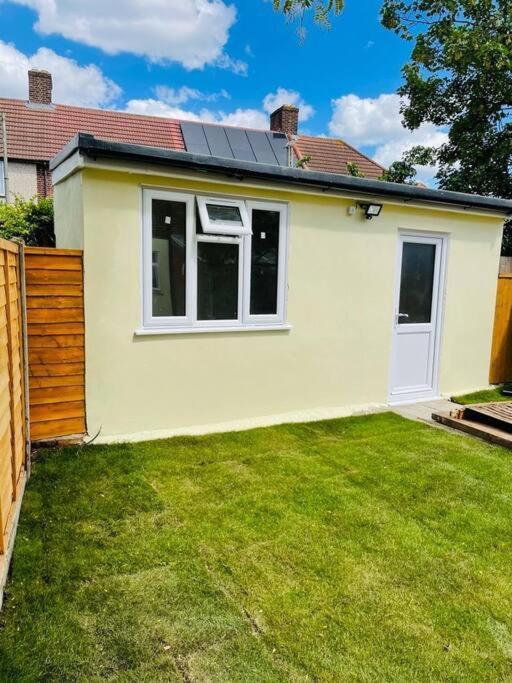 Superb And Comfortable 3Bd Home In Dagenham Dış mekan fotoğraf