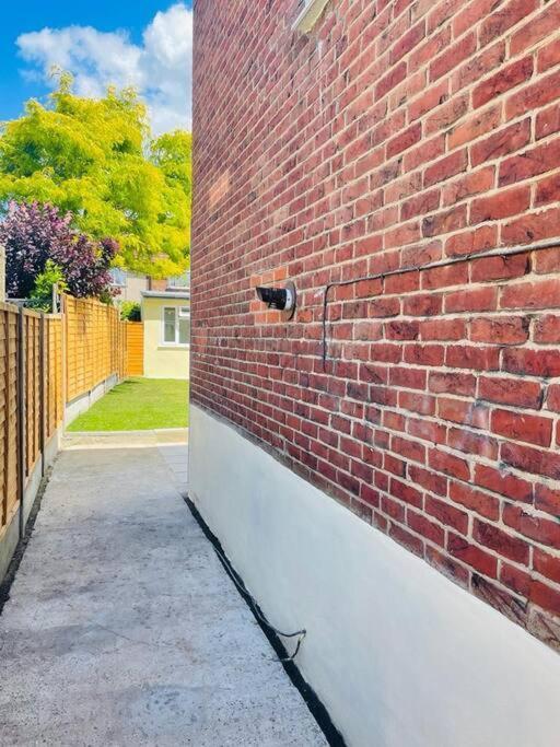 Superb And Comfortable 3Bd Home In Dagenham Dış mekan fotoğraf